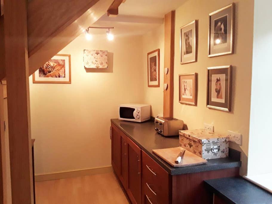 The Retreat Apartment เฮริฟอร์ด ภายนอก รูปภาพ