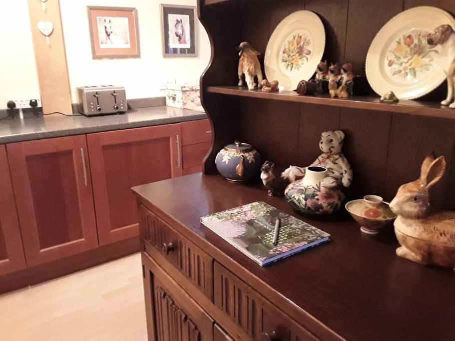The Retreat Apartment เฮริฟอร์ด ภายนอก รูปภาพ