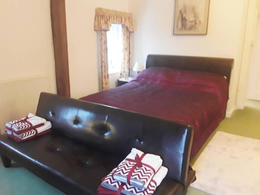 The Retreat Apartment เฮริฟอร์ด ภายนอก รูปภาพ